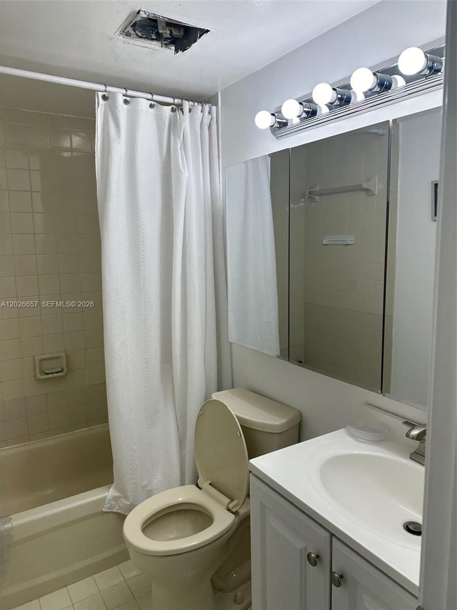 KENLAND POINTE CONDO IV - Residential Lease