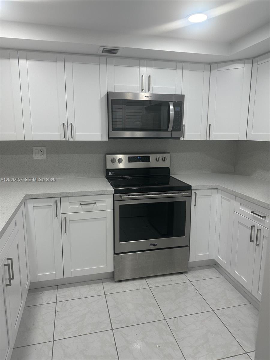 KENLAND POINTE CONDO IV - Residential Lease