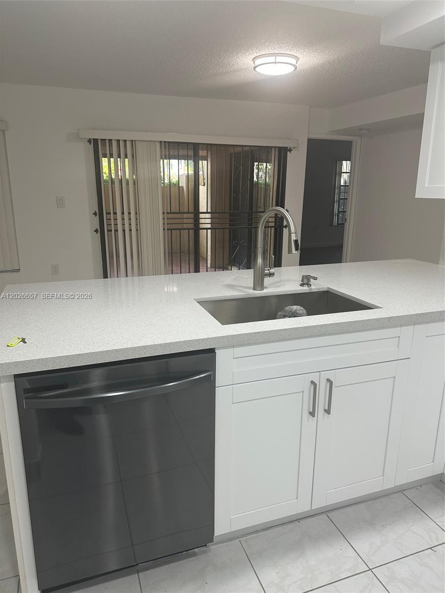 KENLAND POINTE CONDO IV - Residential Lease