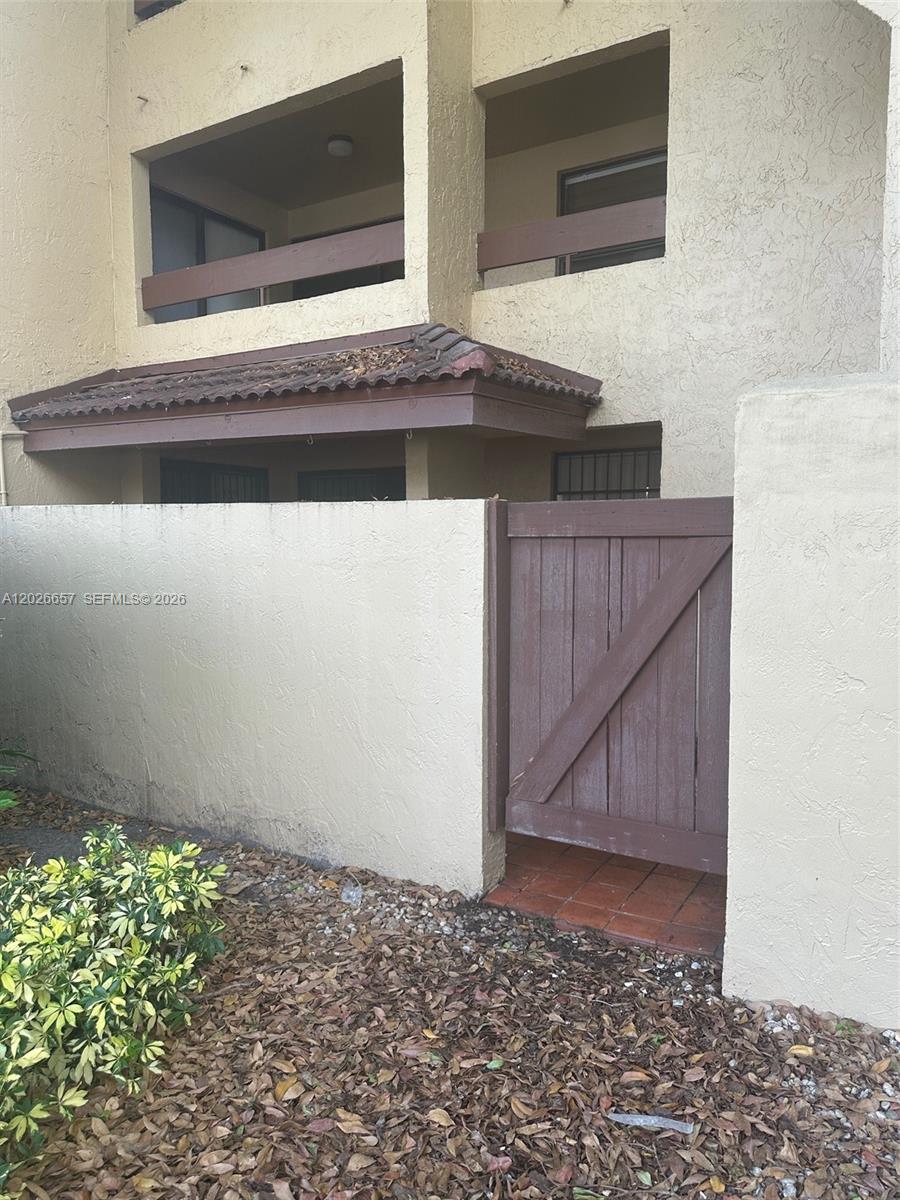KENLAND POINTE CONDO IV - Residential Lease