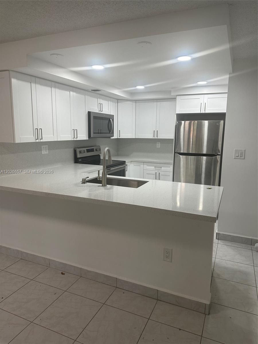 KENLAND POINTE CONDO IV - Residential Lease