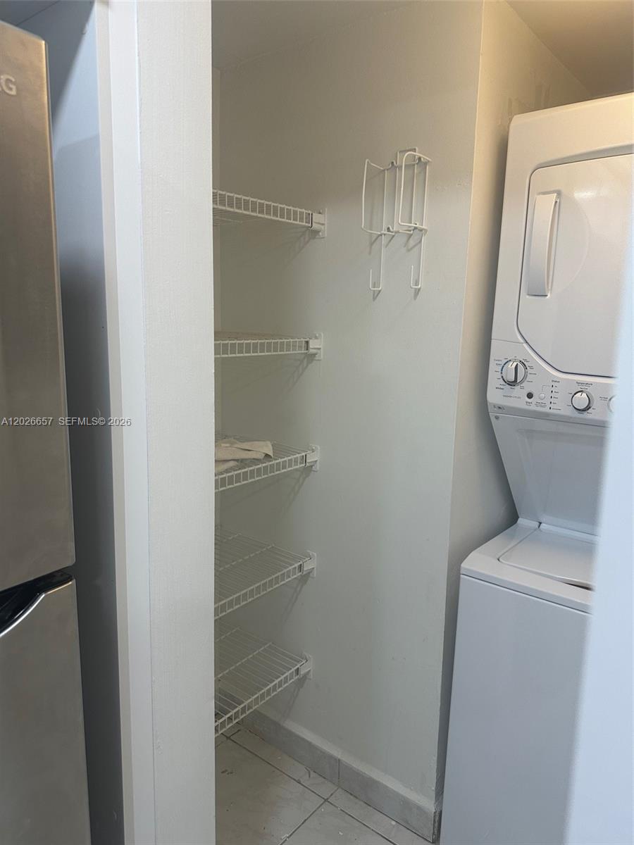 KENLAND POINTE CONDO IV - Residential Lease