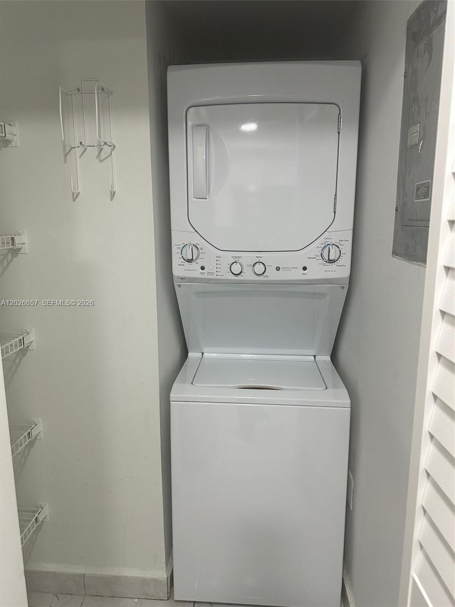 KENLAND POINTE CONDO IV - Residential Lease