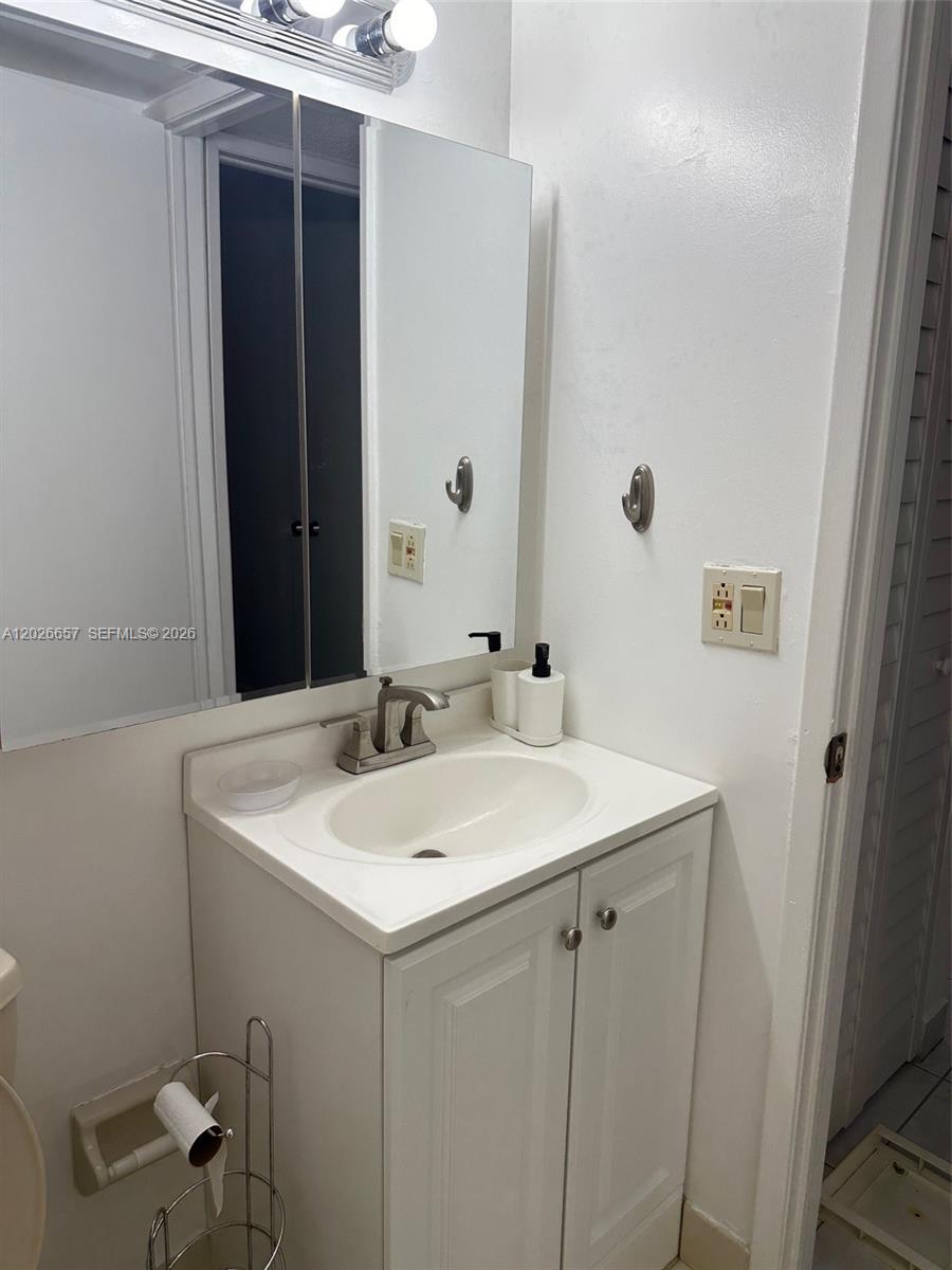 KENLAND POINTE CONDO IV - Residential Lease