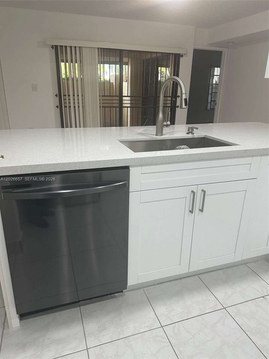 KENLAND POINTE CONDO IV - Residential Lease