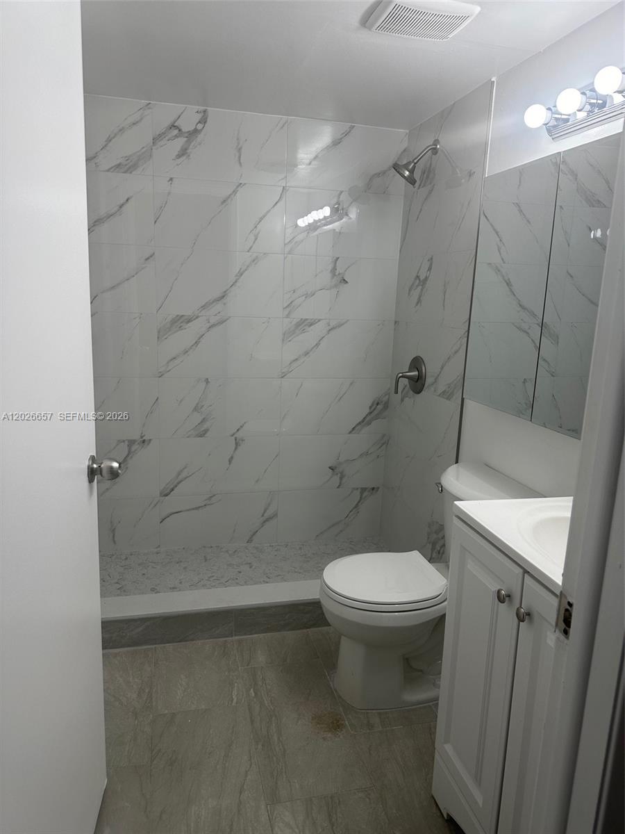 KENLAND POINTE CONDO IV - Residential Lease