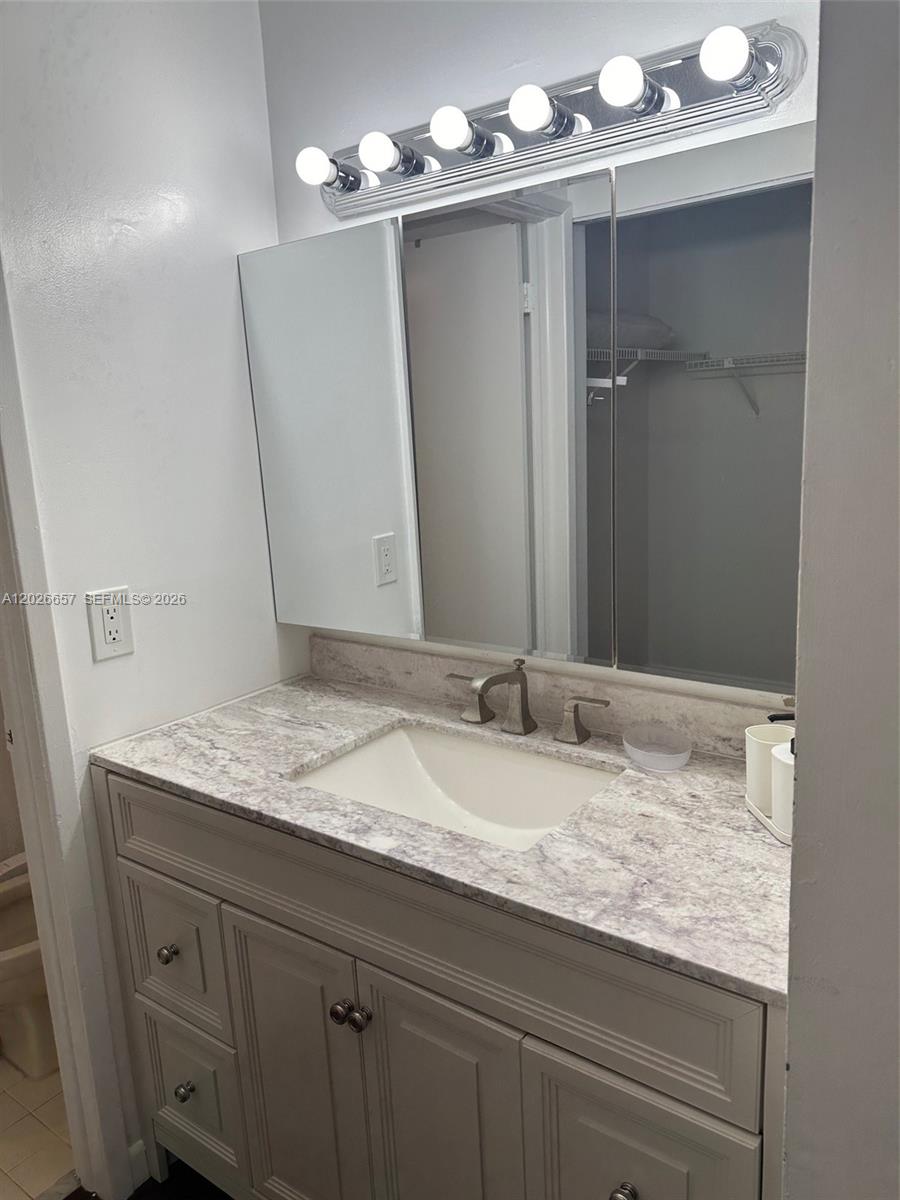 KENLAND POINTE CONDO IV - Residential Lease