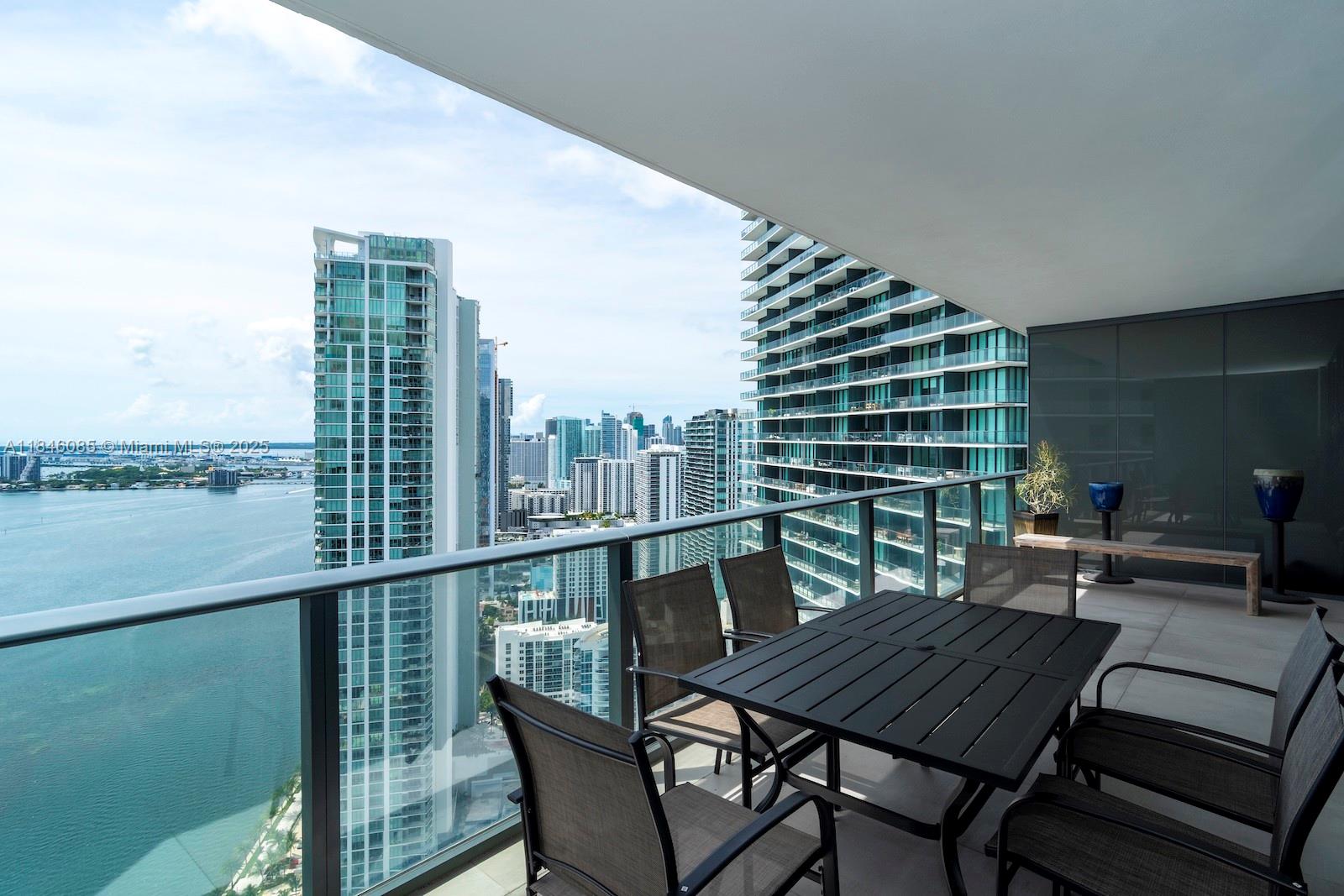 PARAISO BAY CONDO - Residential
