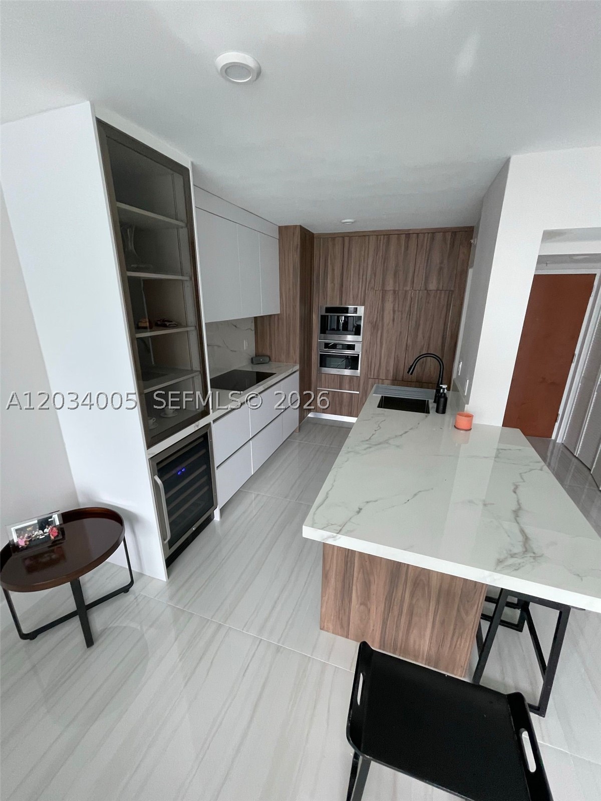 Experience luxury living in this beautifully renovated and spacious 1-bedroom, 1-bathroom residence, offered fully furnished and featuring stunning views of the Miami River and the city skyline. This elegant unit combines style, comfort, and convenience, making it the perfect place to call home.
Located in a premier full-service building, residents enjoy an impressive selection of amenities designed to enhance their lifestyle. Situated in the heart of Brickell, you'll be just steps from world-class dining, shopping, entertainment, banks, and everything Miami's most vibrant neighborhood has to offer. A must see!!