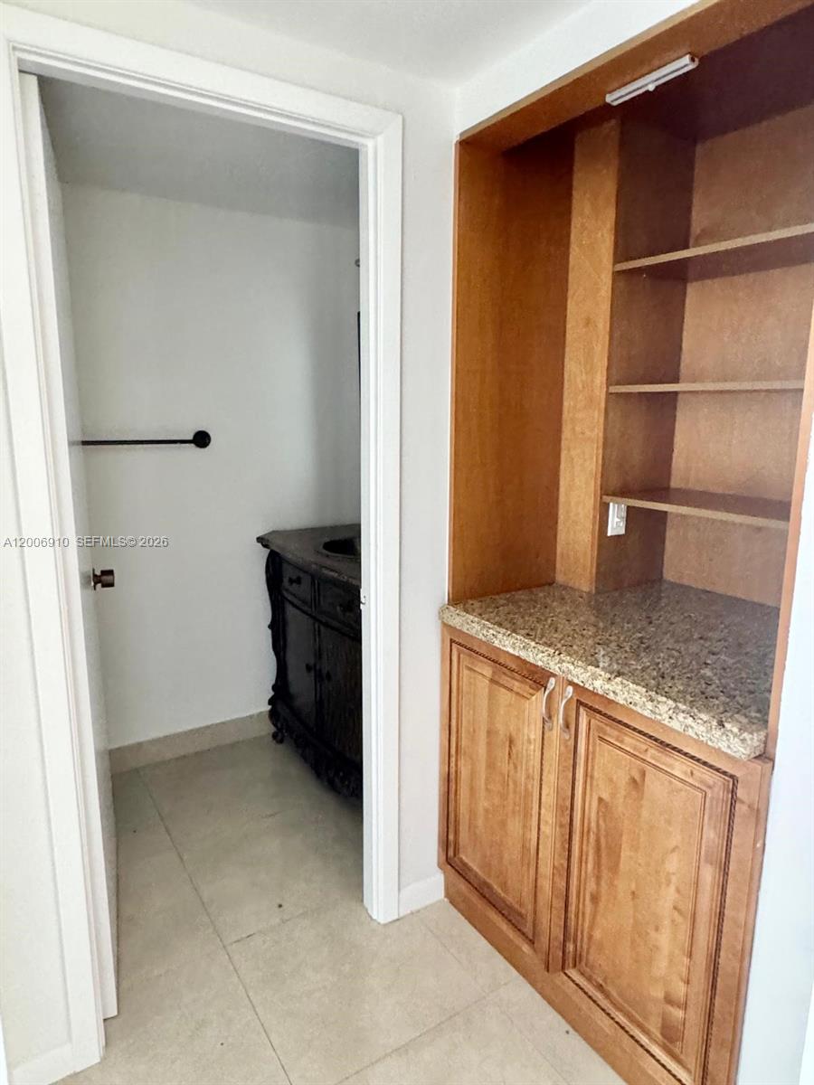 OLYMPUS CONDO PHASE - Residential