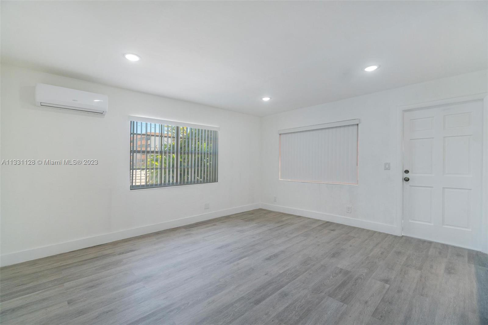 VILLA ELENA CONDO - Residential
