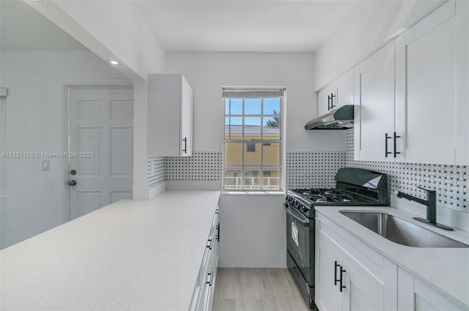 VILLA ELENA CONDO - Residential