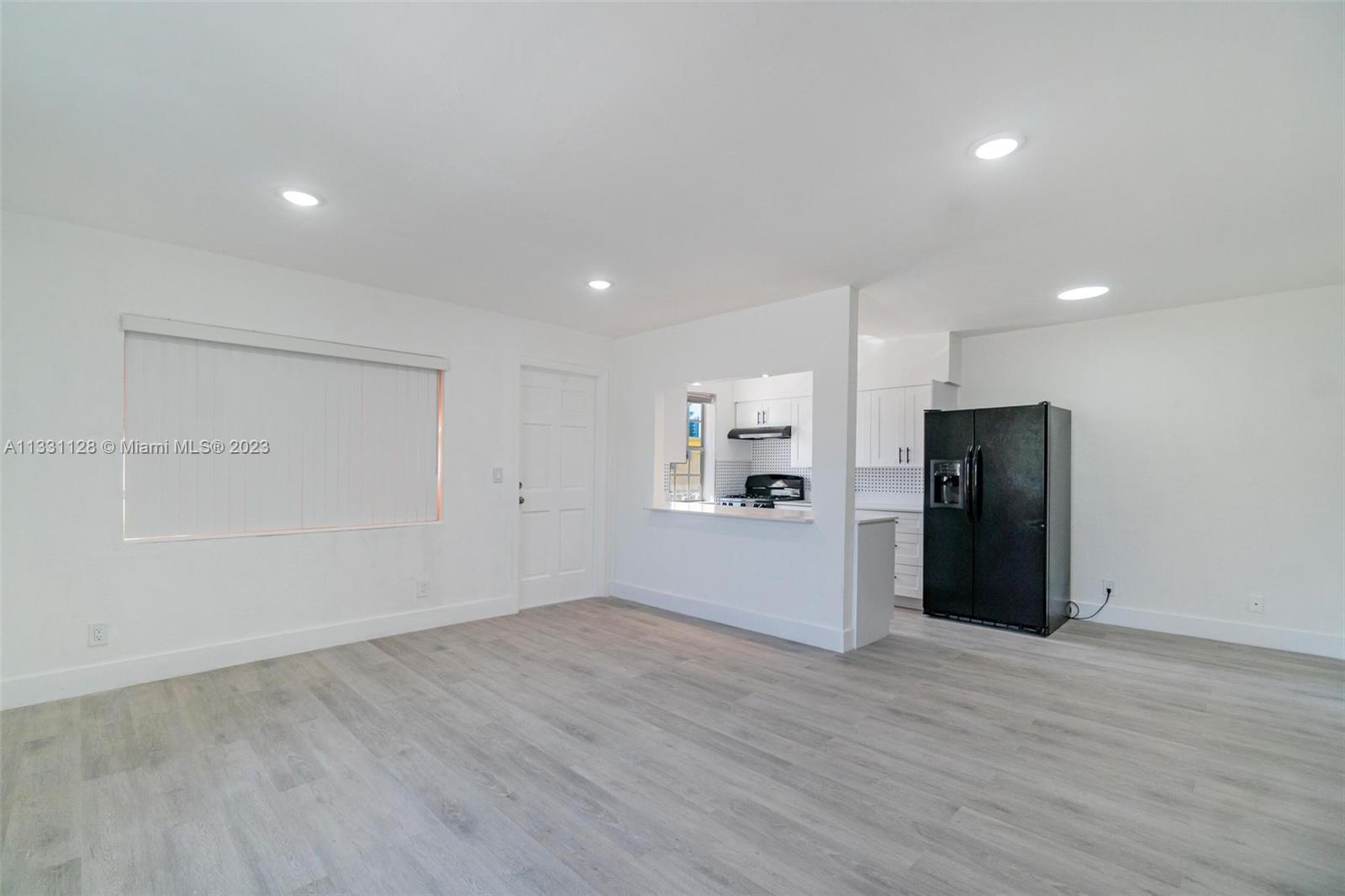 VILLA ELENA CONDO - Residential