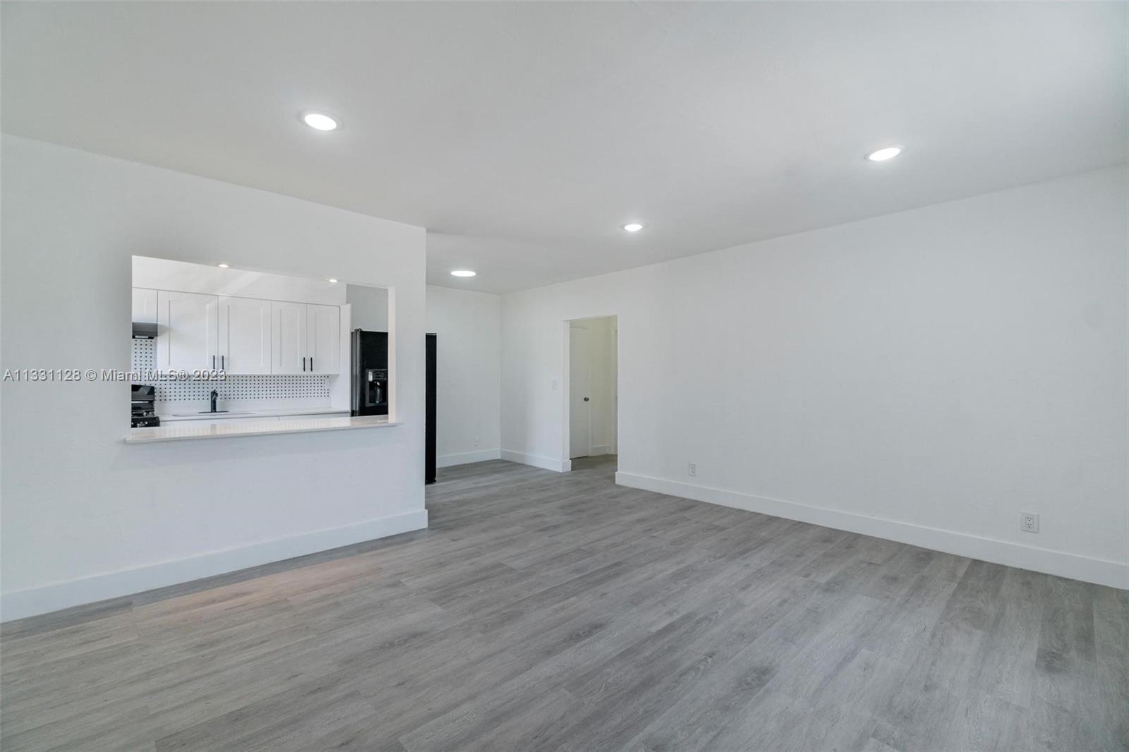 VILLA ELENA CONDO - Residential