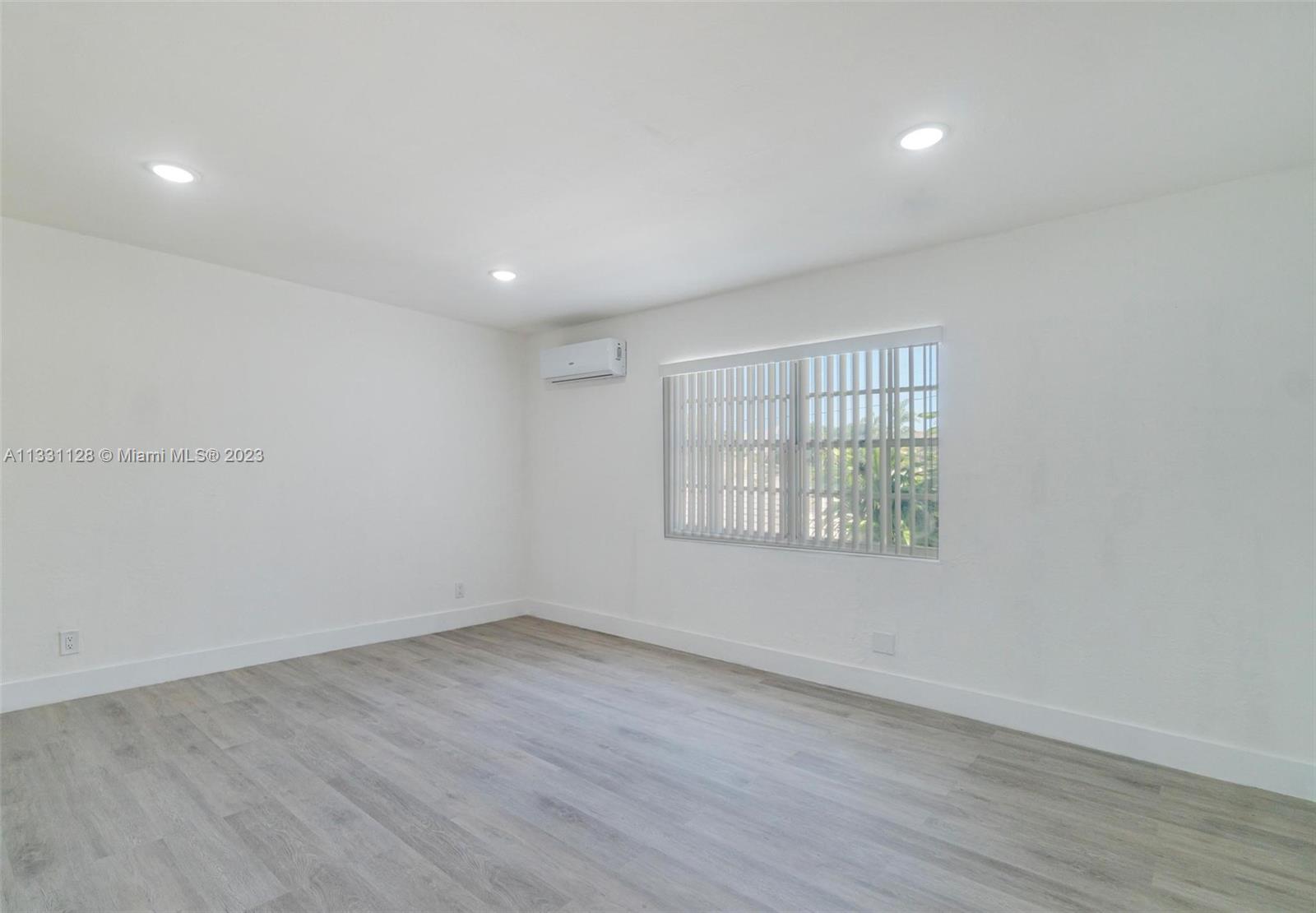 VILLA ELENA CONDO - Residential