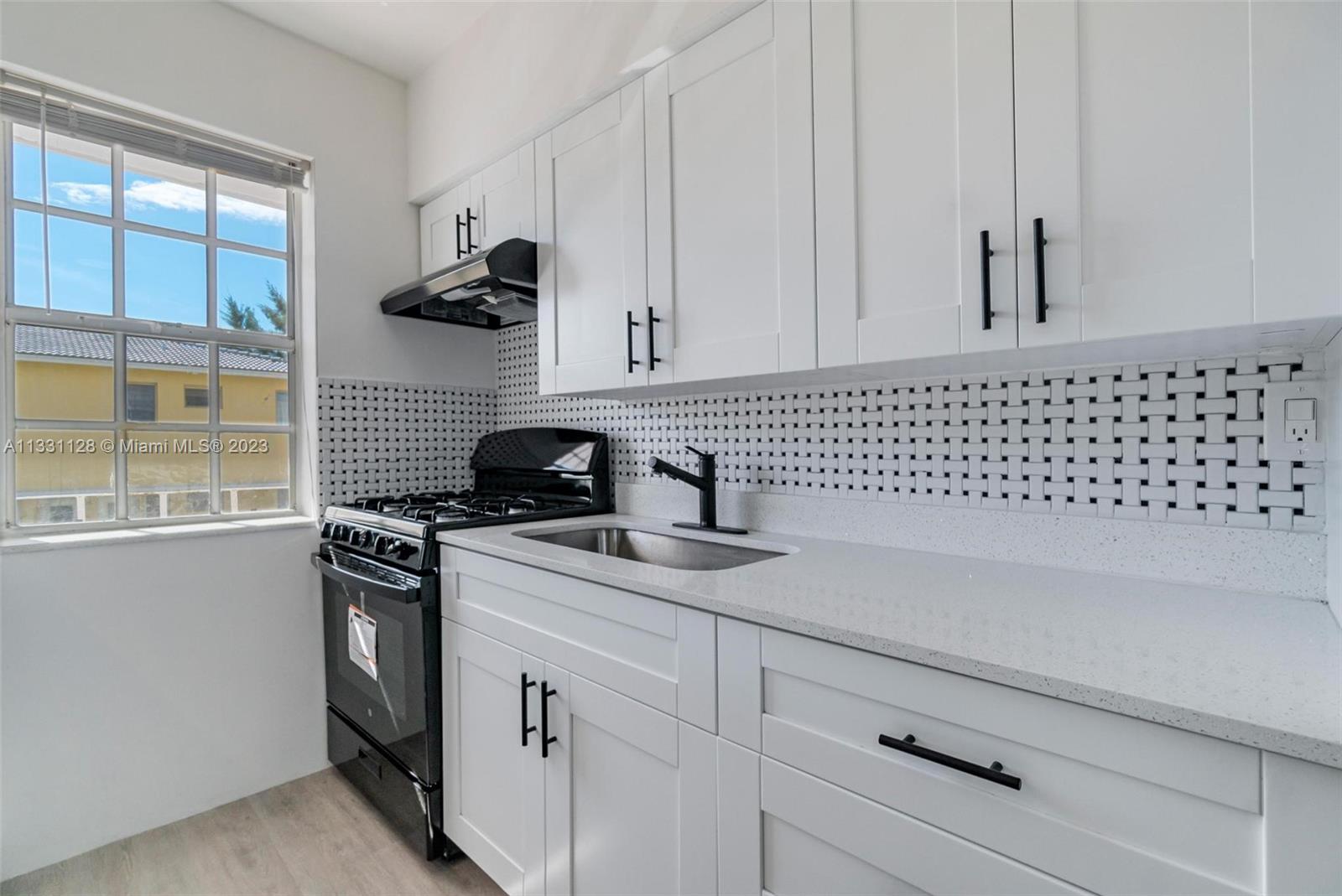 VILLA ELENA CONDO - Residential