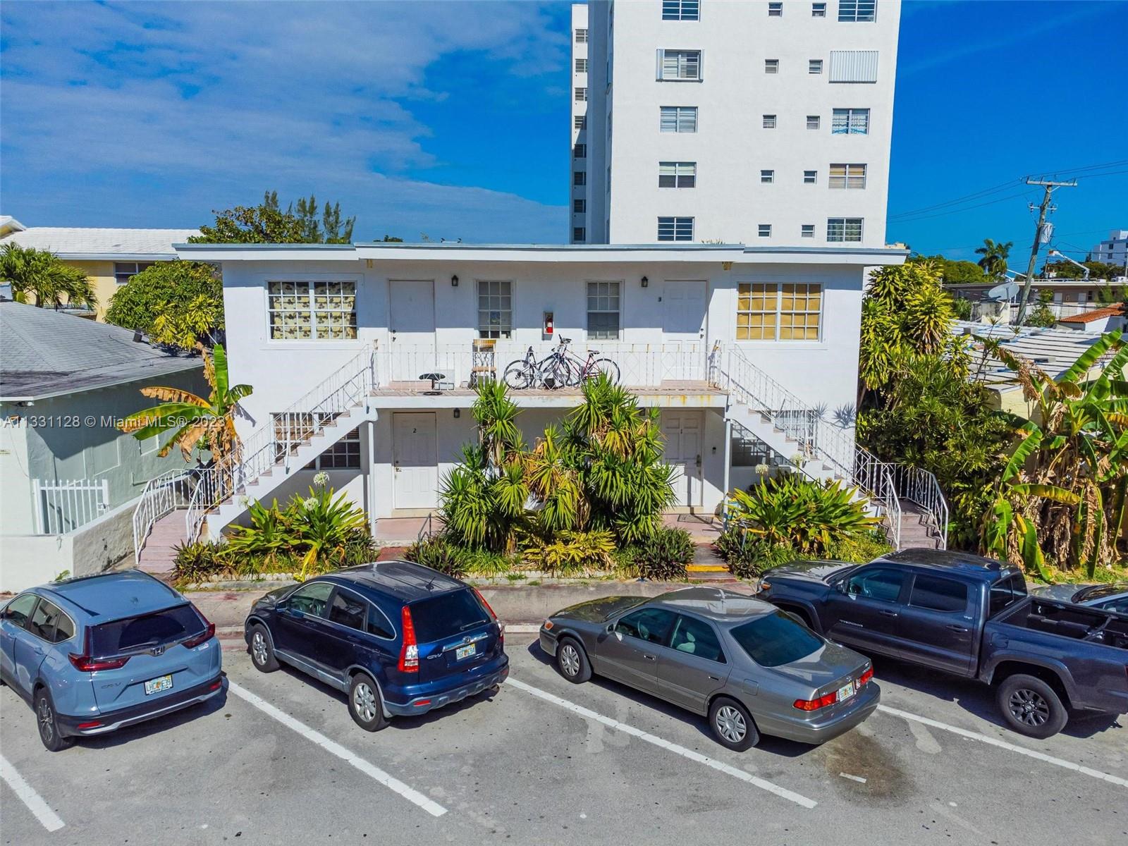 VILLA ELENA CONDO - Residential