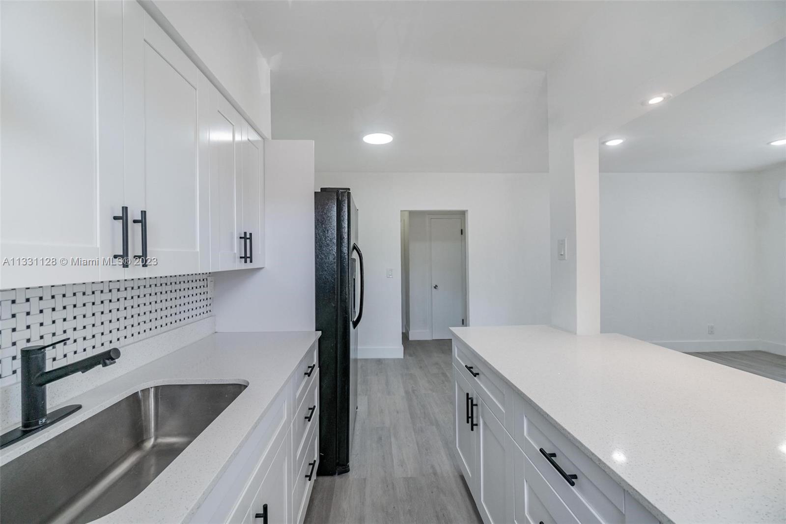 VILLA ELENA CONDO - Residential