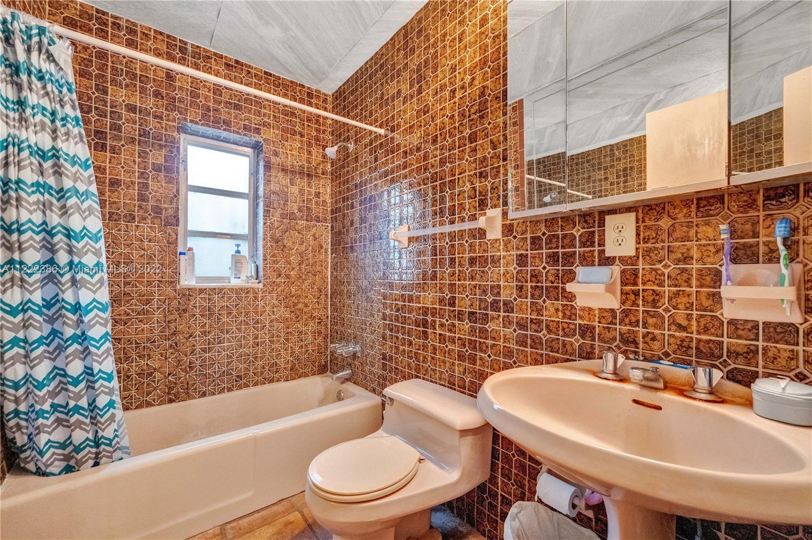 SUN DECK VLG - Residential