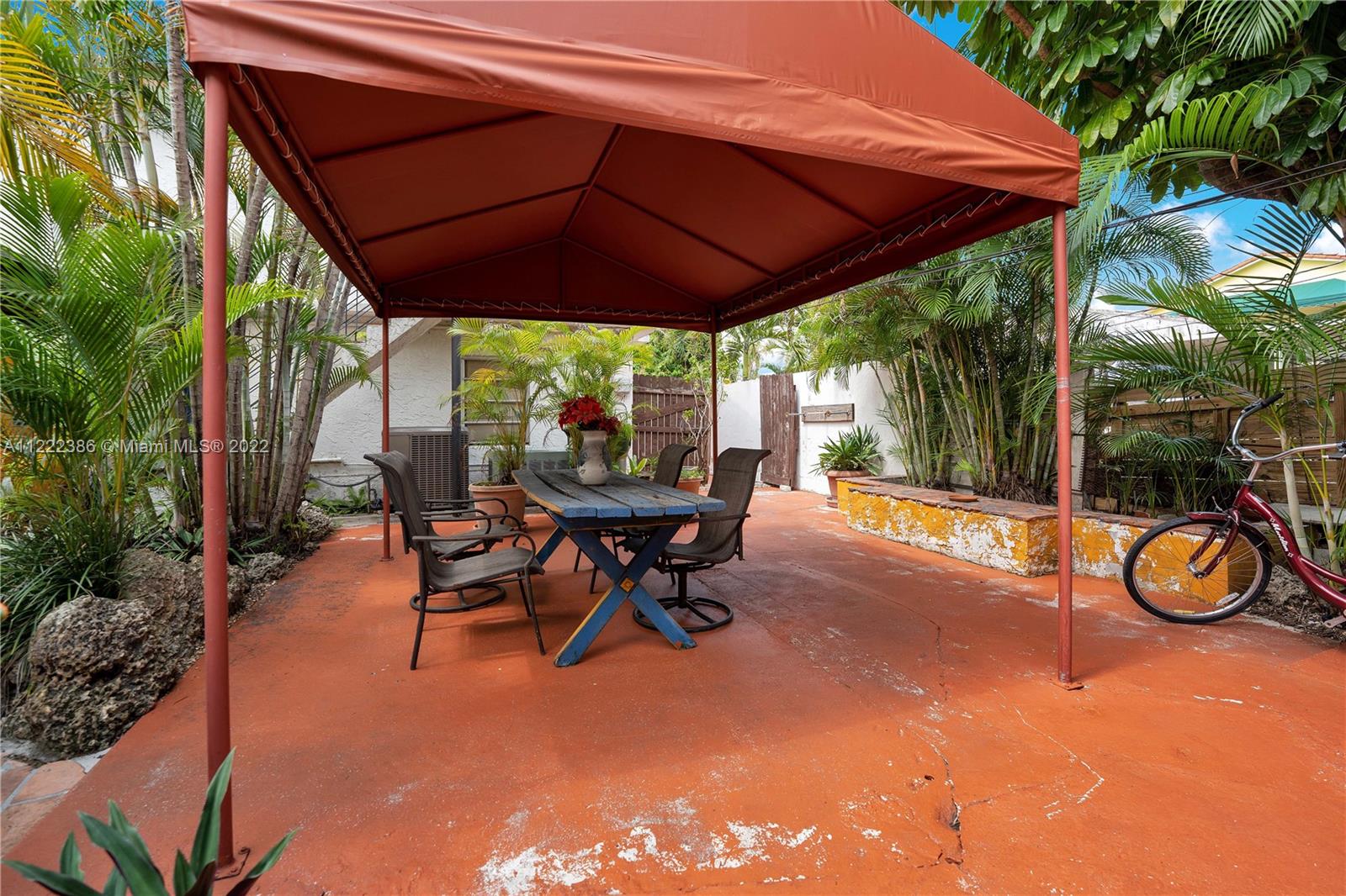 SUN DECK VLG - Residential