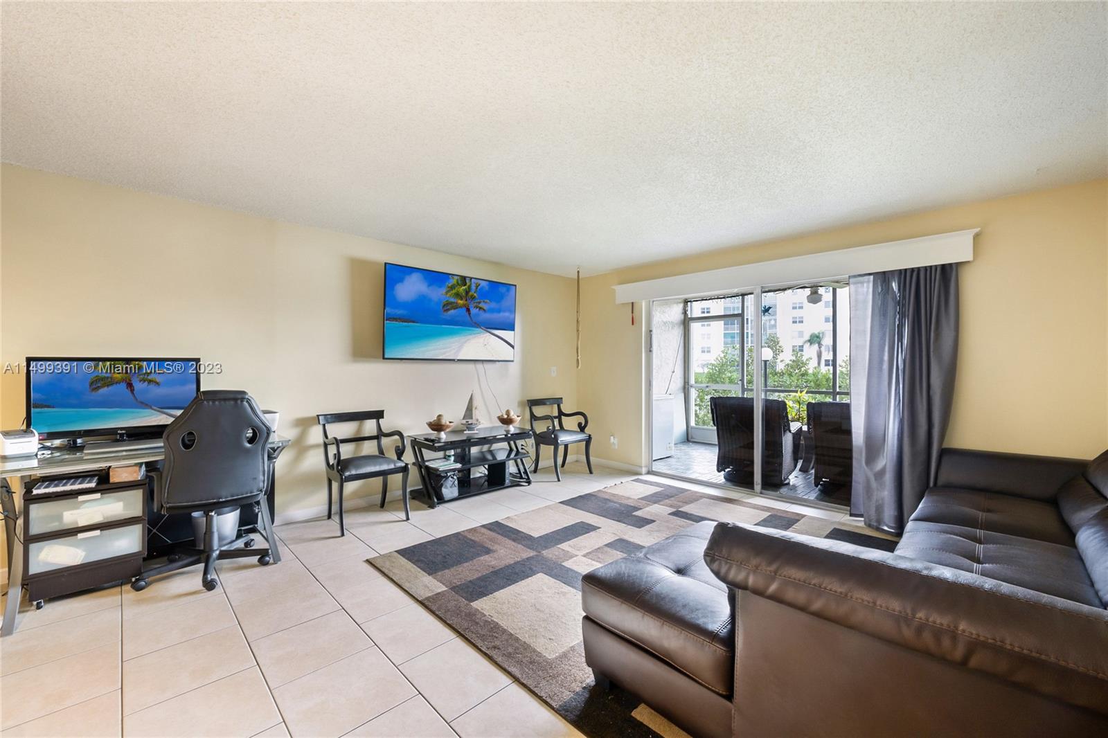 MEADOWBROOK LAKES VIEW CO - Residential