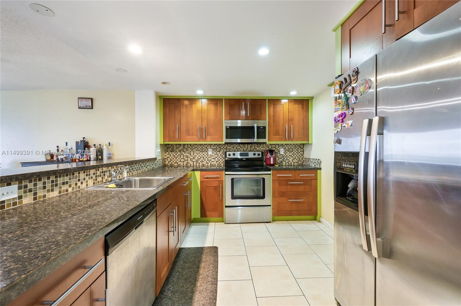 MEADOWBROOK LAKES VIEW CO - Residential