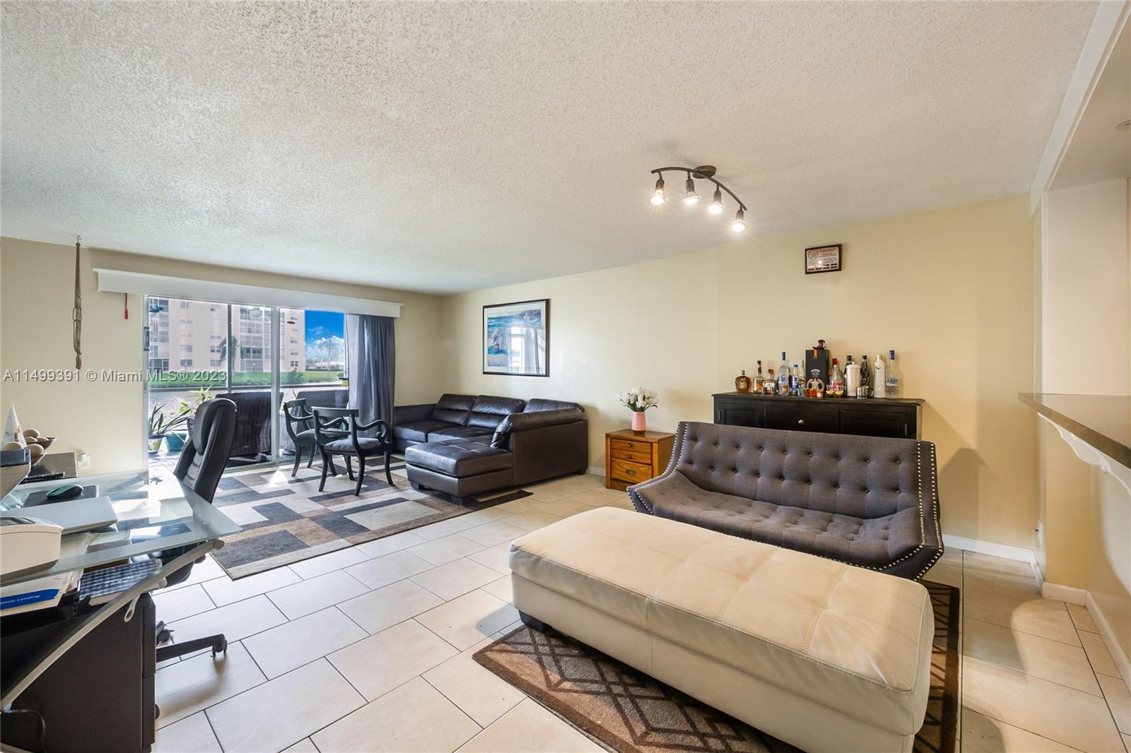 MEADOWBROOK LAKES VIEW CO - Residential