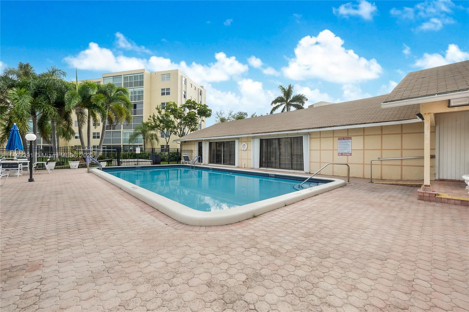 MEADOWBROOK LAKES VIEW CO - Residential
