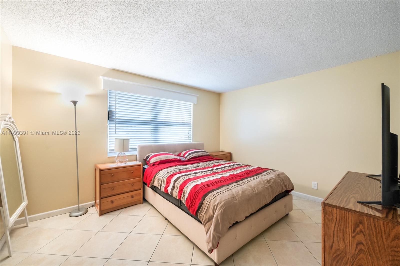 MEADOWBROOK LAKES VIEW CO - Residential