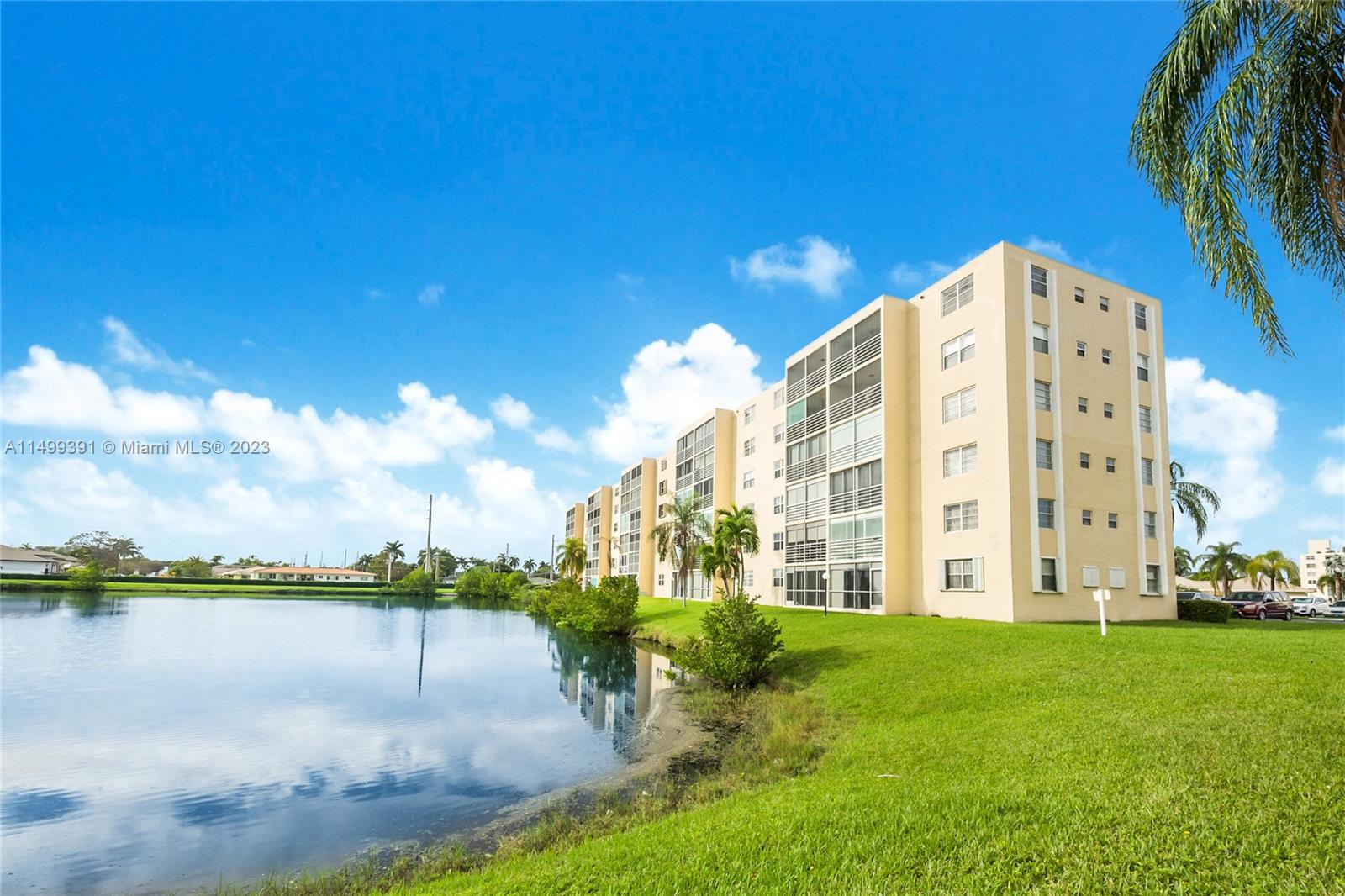 MEADOWBROOK LAKES VIEW CO - Residential