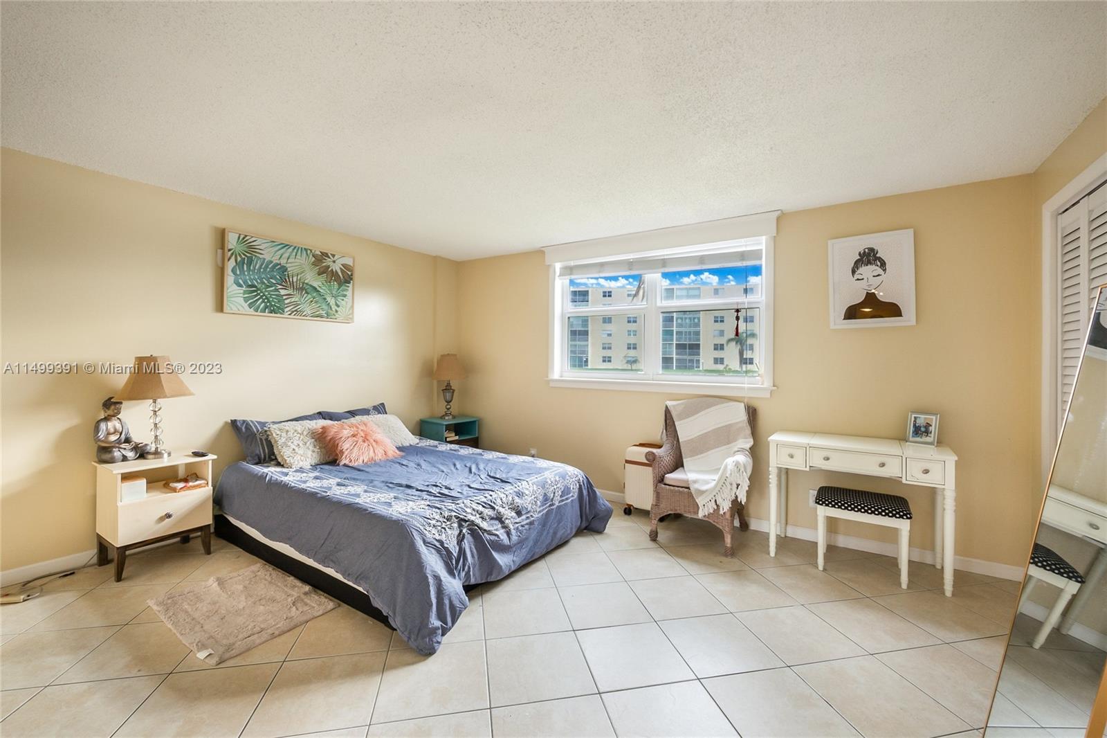 MEADOWBROOK LAKES VIEW CO - Residential