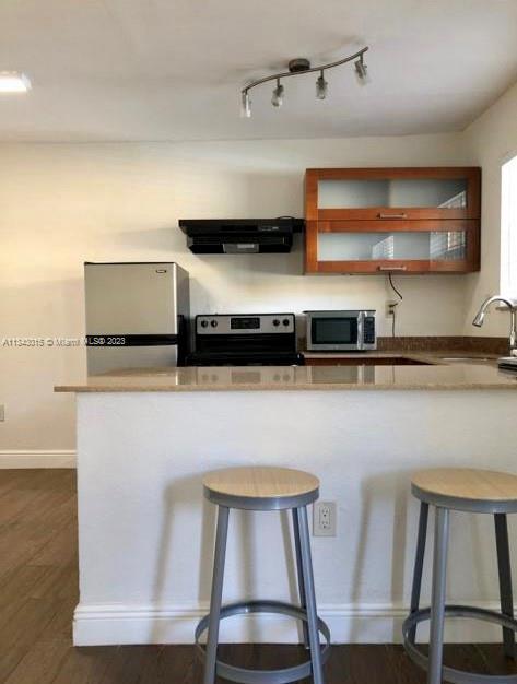 1 bedroom/ 1 bath with balcony. Natural light, tile floors, stainless steel appliances, spacious closets, wood cabinets. There is 1 parking garage, a swimming pool, BBQ area, laundry facility, elevator and secure entry . It's a small building centrally located in North Miami area . Walk to Starbucks and many different shops and restaurants and public transportation, east of US1 close to FIU and Johnson University. Make it your Home.