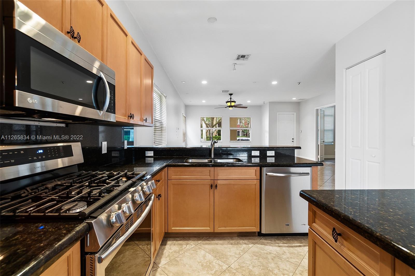 SAWGRASS LAKES - Residential Lease