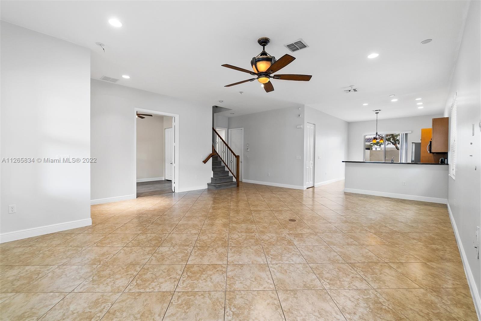 SAWGRASS LAKES - Residential Lease