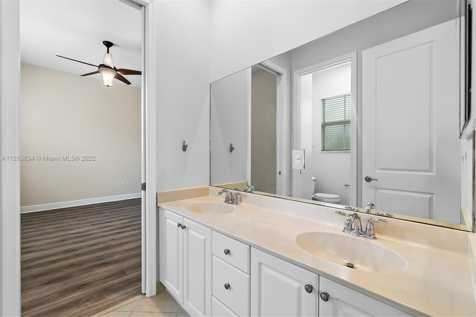 SAWGRASS LAKES - Residential Lease