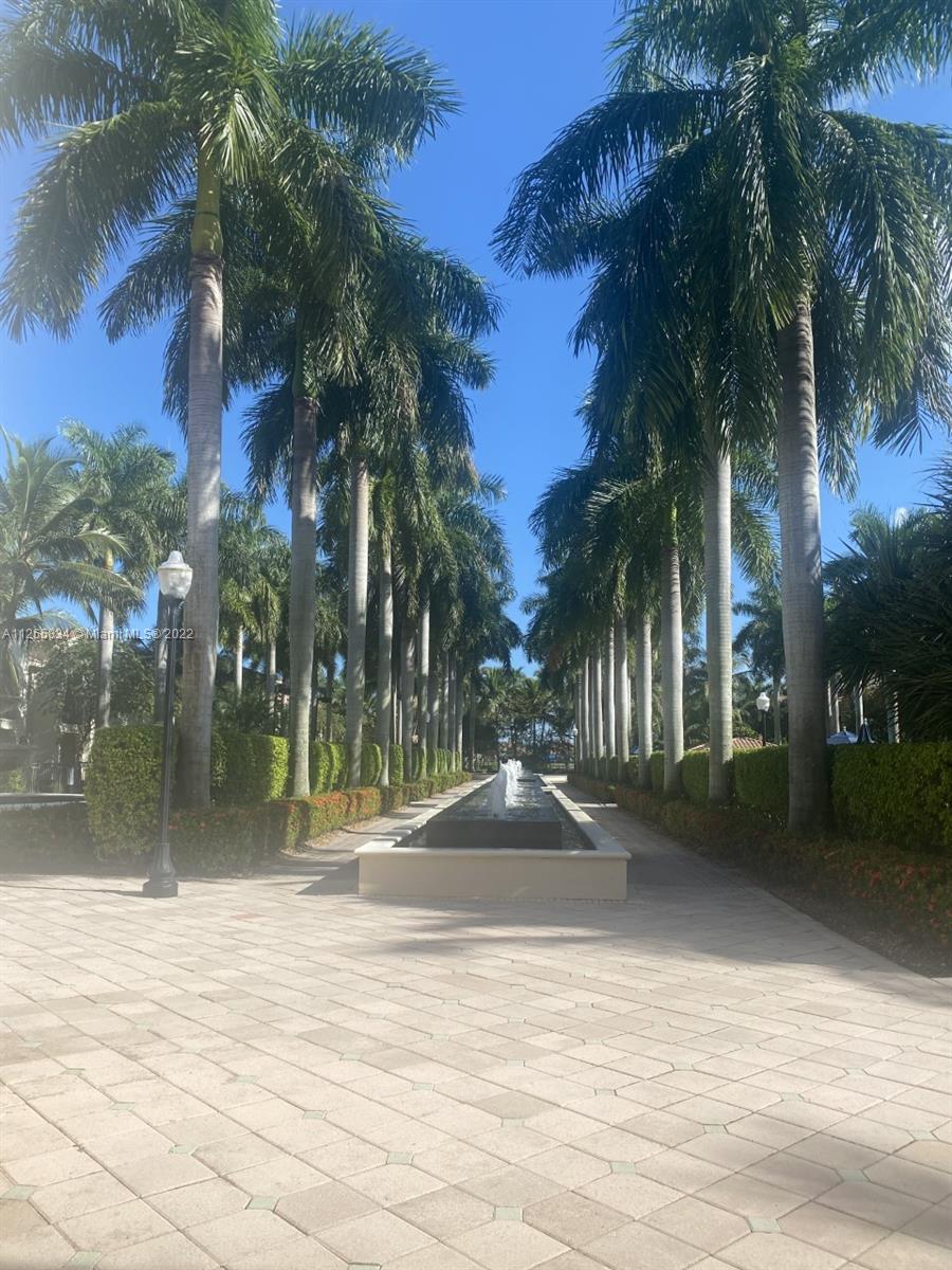 SAWGRASS LAKES - Residential Lease