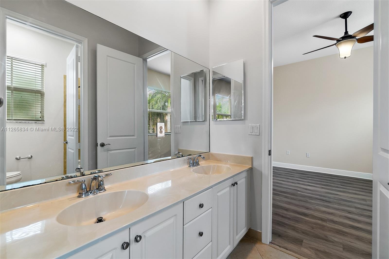 SAWGRASS LAKES - Residential Lease