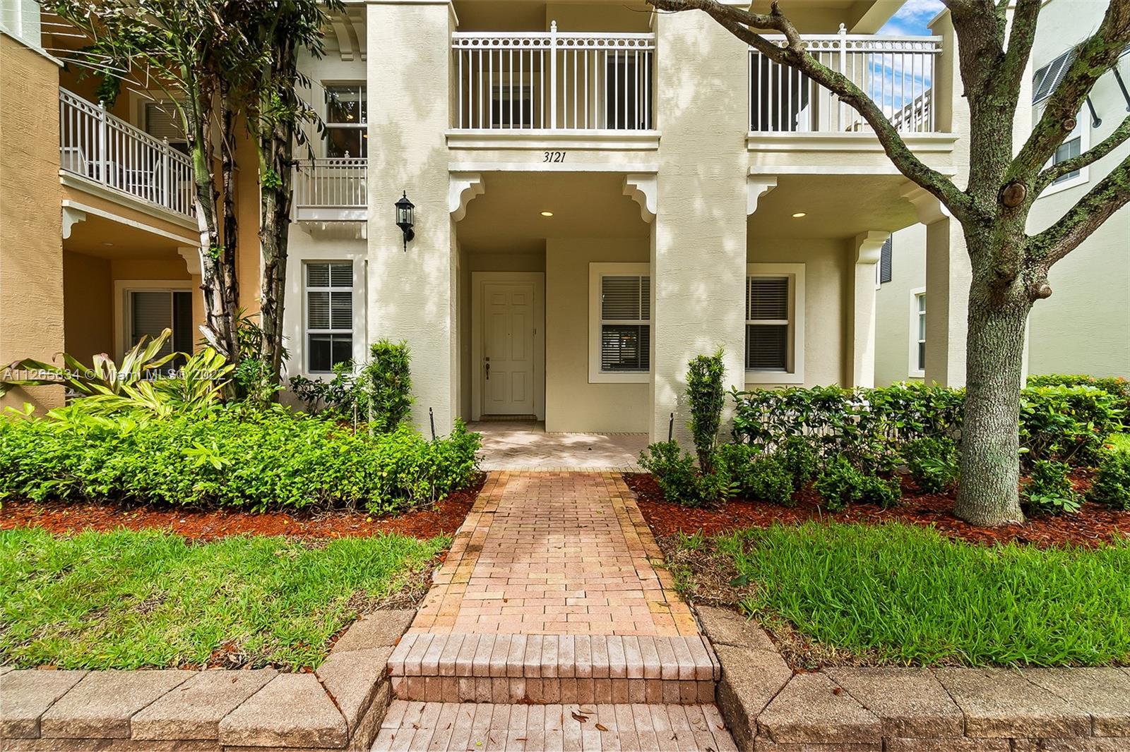 SAWGRASS LAKES - Residential Lease