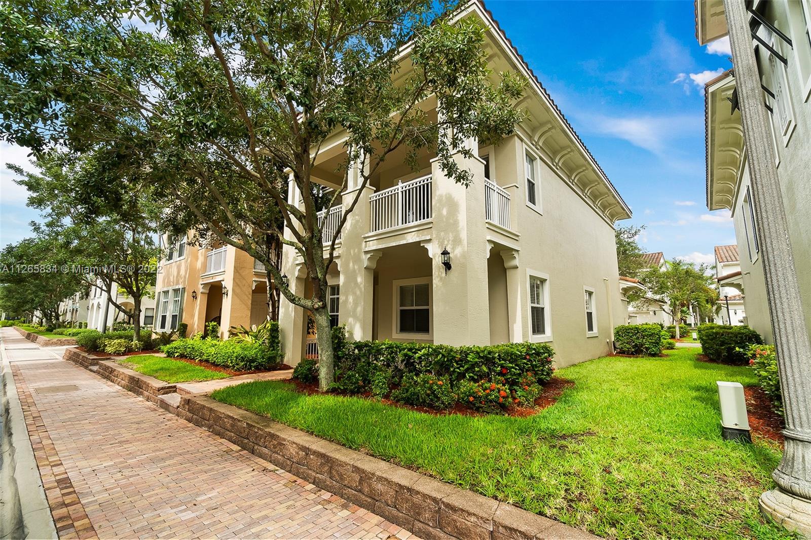 SAWGRASS LAKES - Residential Lease