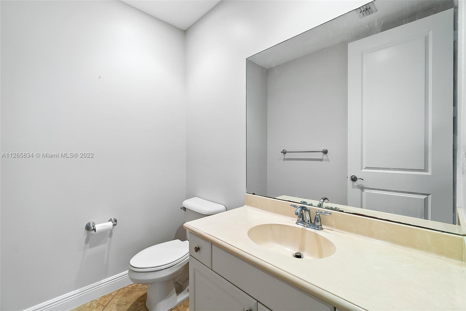SAWGRASS LAKES - Residential Lease
