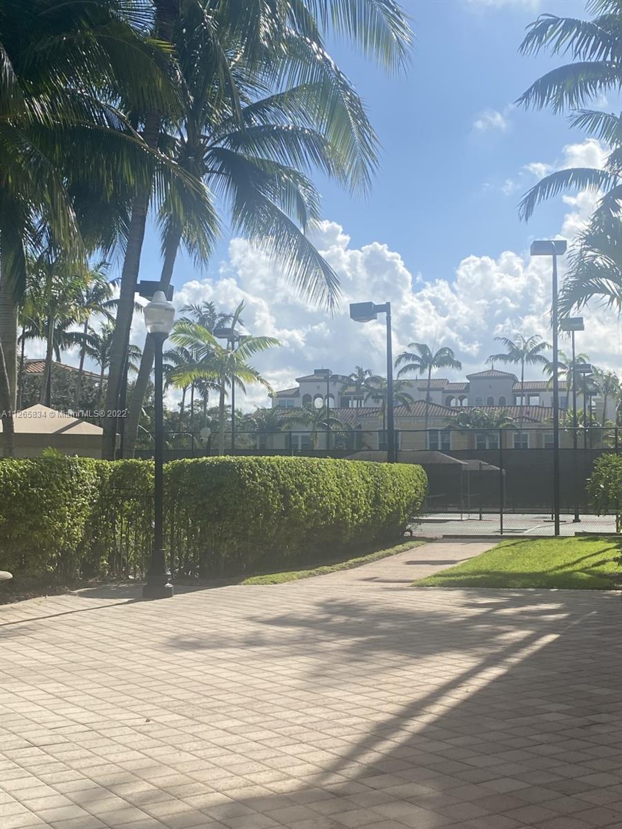SAWGRASS LAKES - Residential Lease