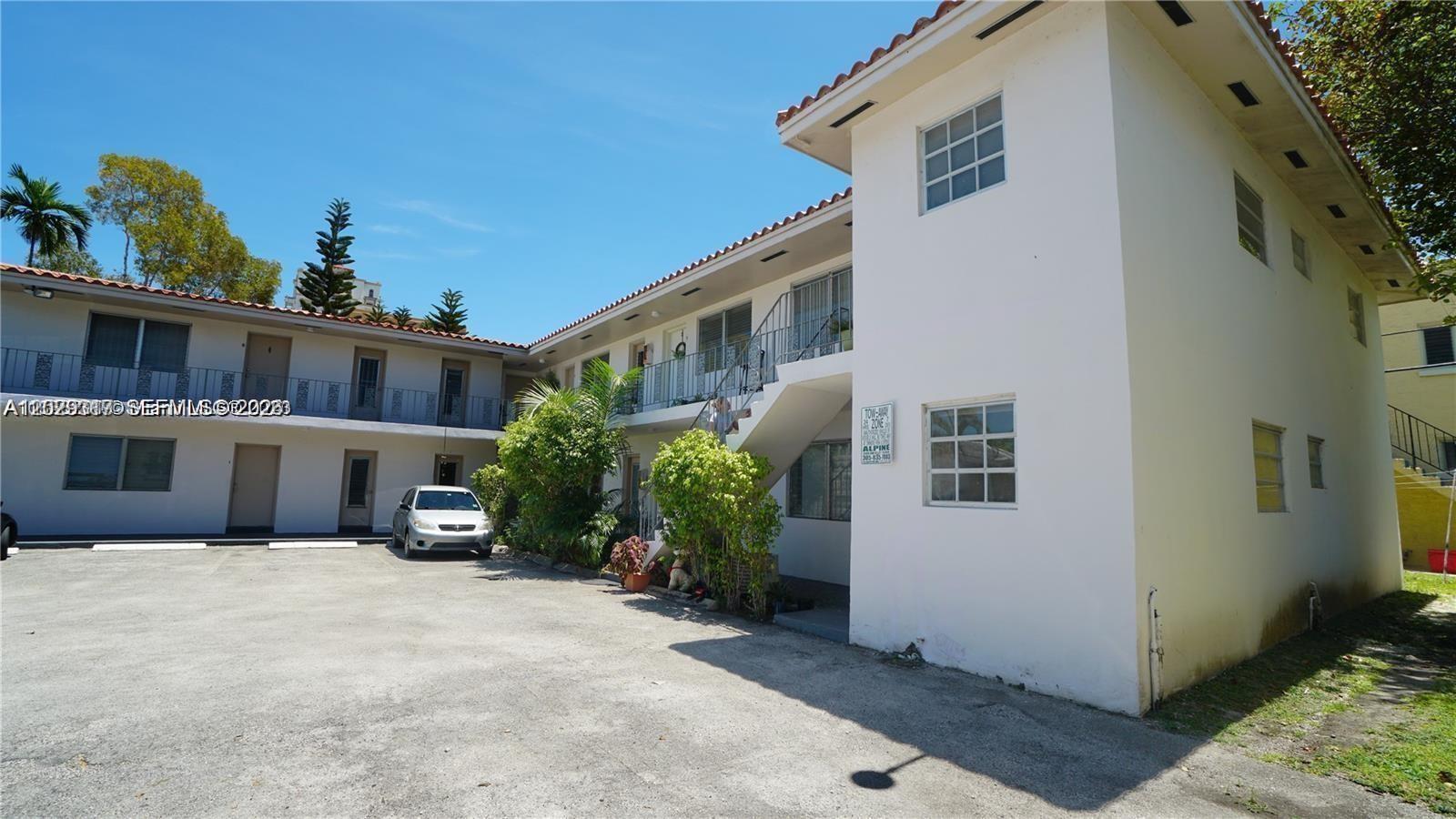 Coral Gables Apartment in quiet neighborhood. Excellent location, close to Miracle Miles, Ponce de Leon, Airport, US1, Downtown. Community laundry at building. It is easy to show.