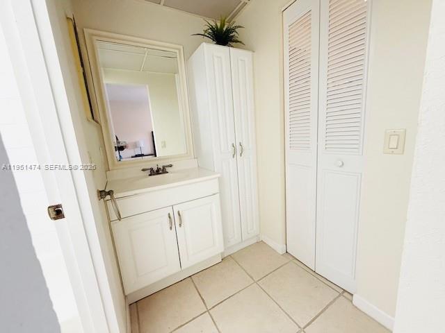 LAUDERDALE OAKS CONDO I - Residential