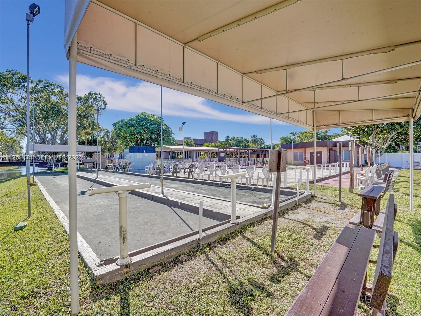 LAUDERDALE OAKS CONDO I - Residential