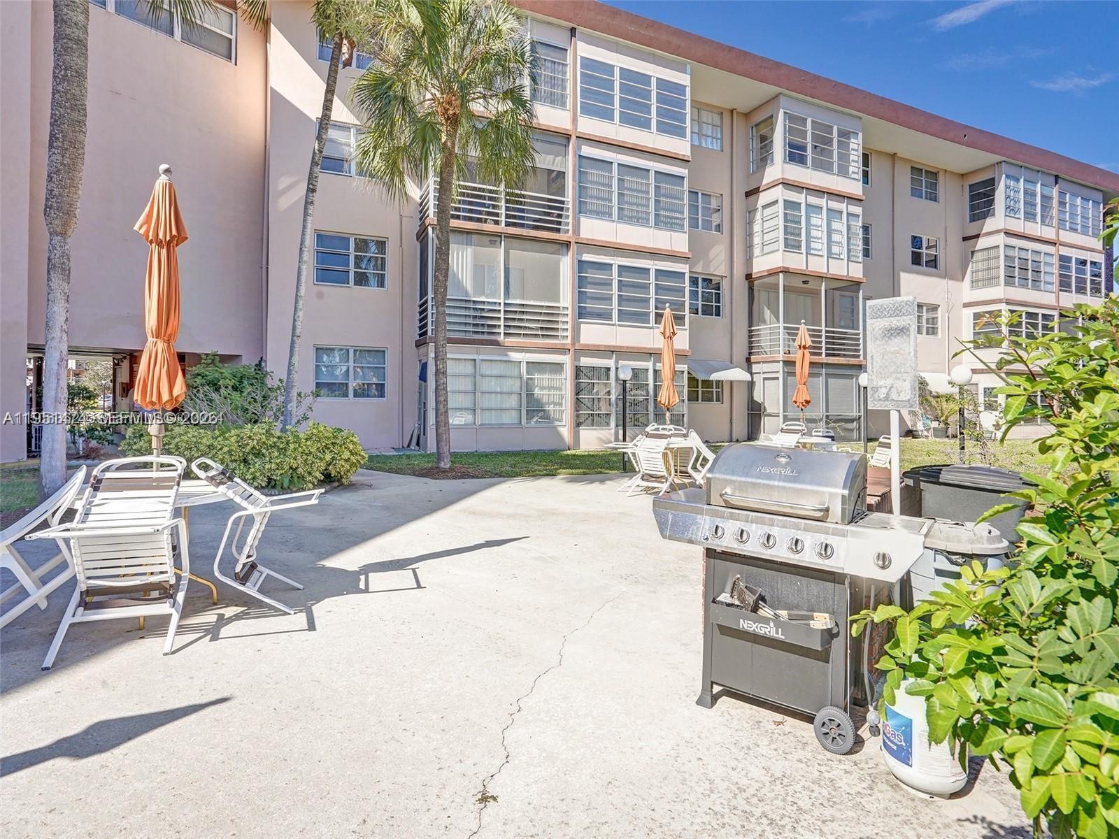 LAUDERDALE OAKS CONDO I - Residential