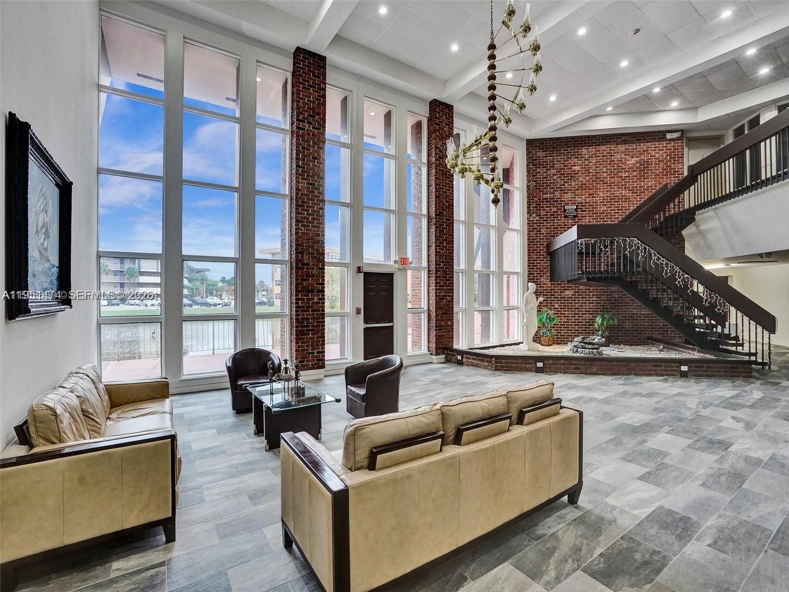 LAUDERDALE OAKS CONDO I - Residential