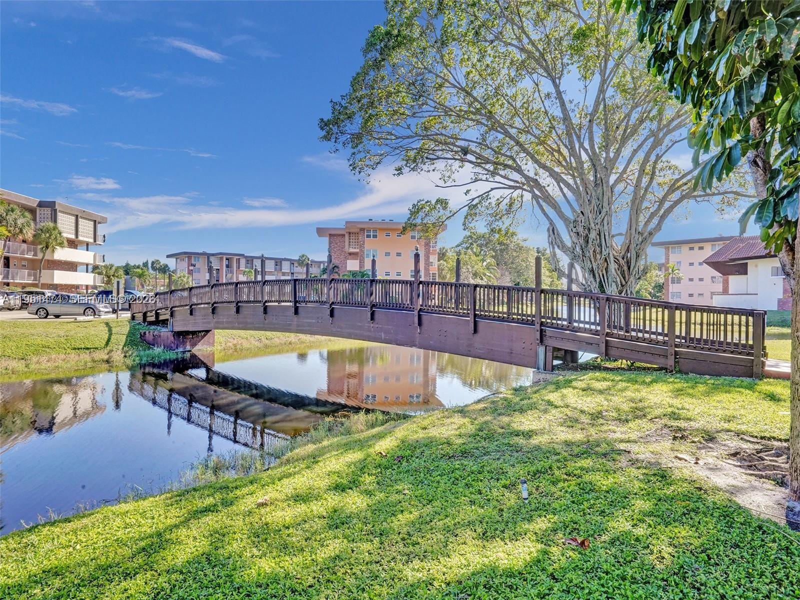 LAUDERDALE OAKS CONDO I - Residential
