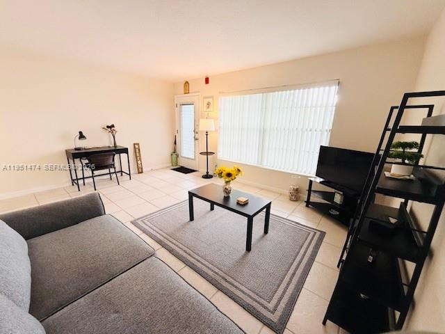 LAUDERDALE OAKS CONDO I - Residential