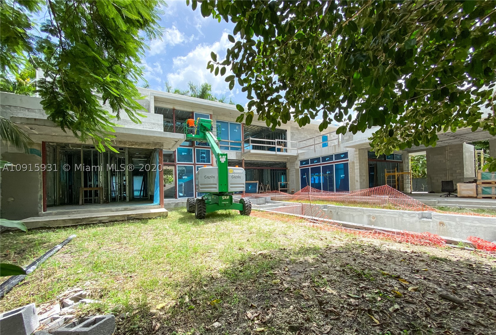 COCONUT GROVE MANOR - Residential