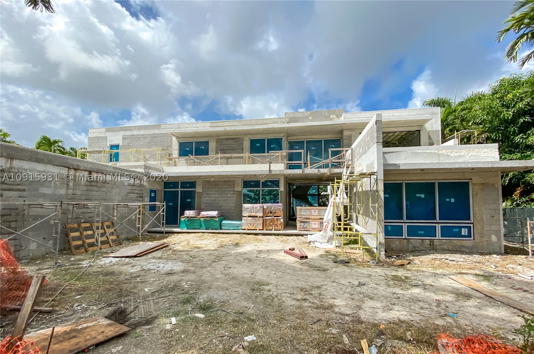 COCONUT GROVE MANOR - Residential